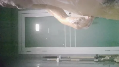 女友自拍给我看，嫩不嫩已成年