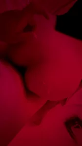 把单男的精液一起插进老婆的骚逼里